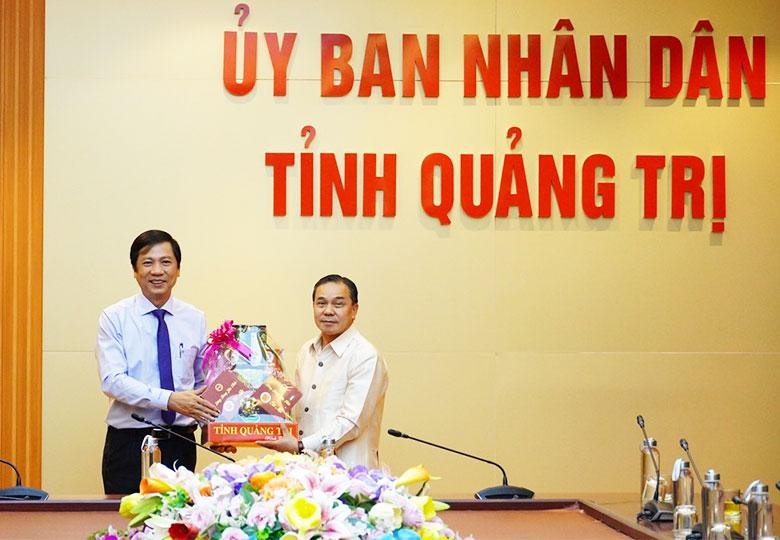 Tỉnh Quảng Trị tiếp các đoàn ngoại giao và bà con kiều bào Lào, Thái Lan Tỉnh Quảng Trị tiếp các đoàn ngoại giao và bà con kiều bào Lào, Thái Lan