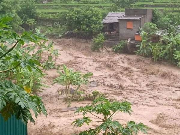 Tin bão số 3: Hàng chục người và nhà cửa bị cuốn trôi ở Thanh Hoá tin bao so 3 hang chuc nguoi va nha cua bi cuon troi o thanh hoa