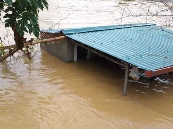Tin bão số 3: Hàng chục người và nhà cửa bị cuốn trôi ở Thanh Hoá tin bao so 3 hang chuc nguoi va nha cua bi cuon troi o thanh hoa