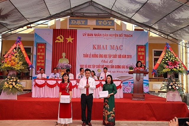 Quảng Bình: Phát động tuần lễ với chủ đề: “Đọc và học tập suốt đời theo tấm gương Bác Hồ vĩ đại” quang binh phat dong tuan le voi chu de doc va hoc tap suot doi theo tam guong bac ho vi dai