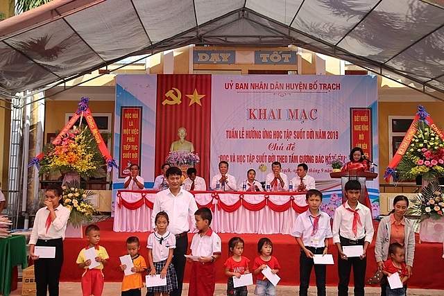 Quảng Bình: Phát động tuần lễ với chủ đề: “Đọc và học tập suốt đời theo tấm gương Bác Hồ vĩ đại” quang binh phat dong tuan le voi chu de doc va hoc tap suot doi theo tam guong bac ho vi dai