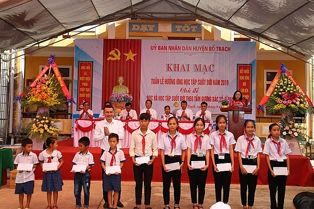 Quảng Bình: Phát động tuần lễ với chủ đề: “Đọc và học tập suốt đời theo tấm gương Bác Hồ vĩ đại” quang binh phat dong tuan le voi chu de doc va hoc tap suot doi theo tam guong bac ho vi dai