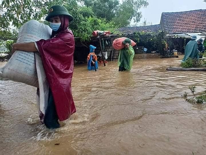 Nghệ An: Nhiều địa phương bị ngập lụt do mưa lớn Nhiều vùng bị ngập lụt do mưa lớn