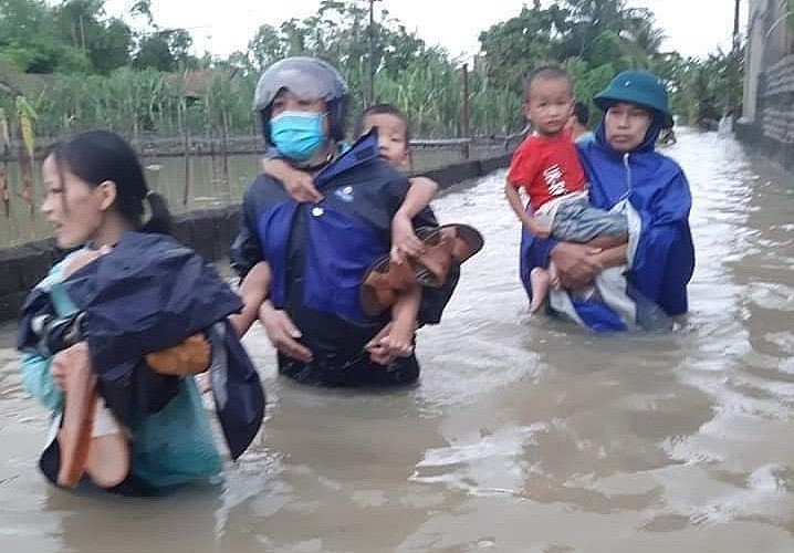 Nghệ An: Nhiều địa phương bị ngập lụt do mưa lớn Nhiều vùng bị ngập lụt do mưa lớn