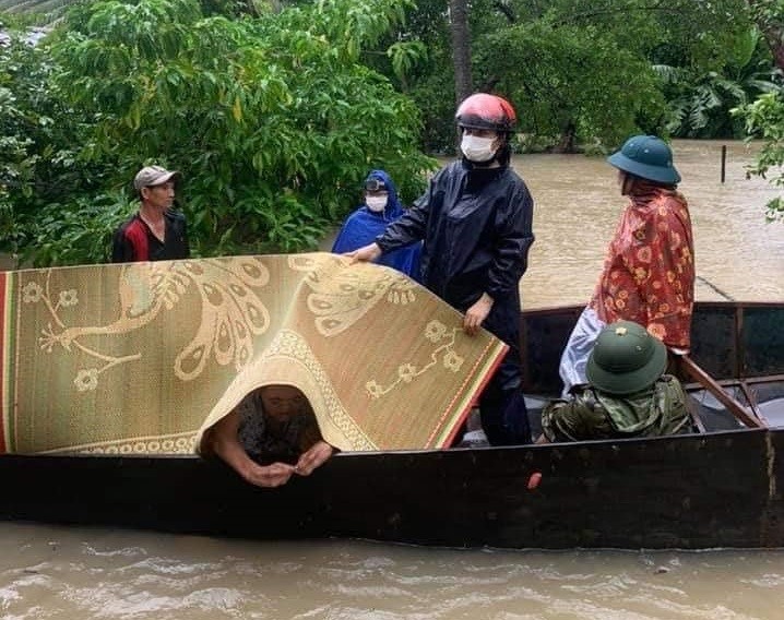 Hoàn lưu bão số 6 gây thiệt hại nặng tại Nghệ An Hoàn lưu bão số 6 gây thiệt hại nặng tại Nghệ An