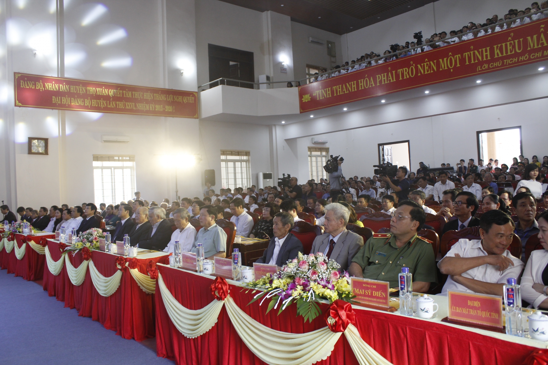 Huyện Thọ Xuân đón bằng công nhận huyện đạt chuẩn nông thôn mới và Huân chương Lao động hạng Ba huyen tho xuan don bang cong nhan huyen dat chuan nong thon moi va huan chuong lao dong hang ba