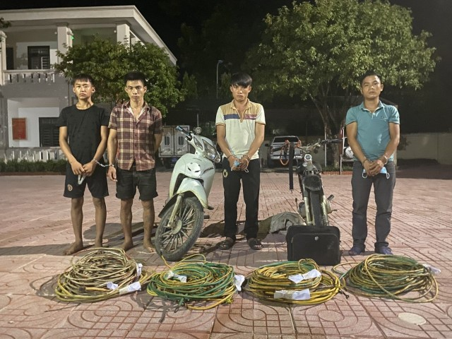 Nghệ An: Băng nhóm đạo chích trộm tài sản tại các trạm phát sóng BTS sa lưới Nghệ An: Băng nhóm đạo chích trộm tài sản tại các trạm phát sóng BTS sa lưới