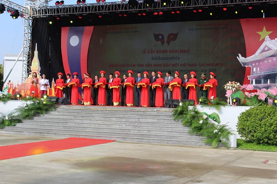 Tưng bừng Ngày hội "Thắm tình hữu nghị đặc biệt Việt Nam - Lào" tại Nghệ An tung bung ngay hoi tham tinh huu nghi dac biet viet nam lao tai nghe an