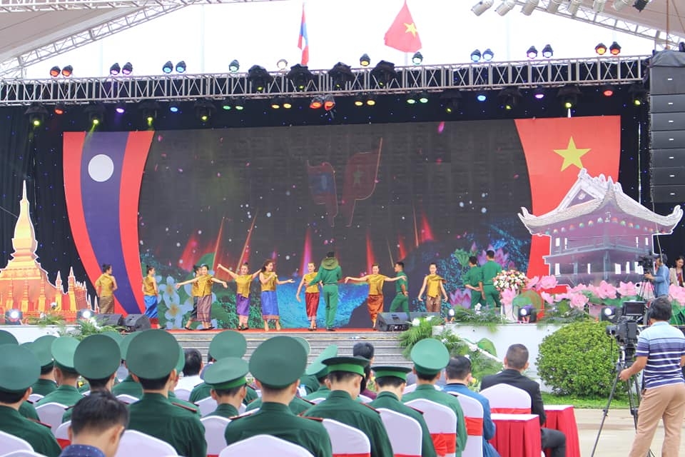 Tưng bừng Ngày hội "Thắm tình hữu nghị đặc biệt Việt Nam - Lào" tại Nghệ An tung bung ngay hoi tham tinh huu nghi dac biet viet nam lao tai nghe an