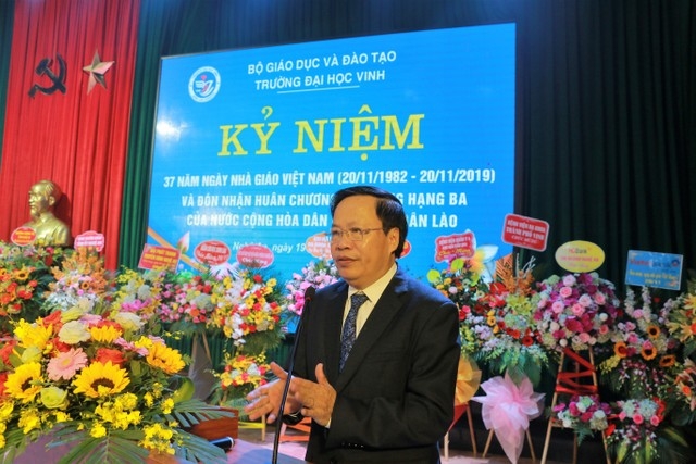 truong dai hoc vinh don nhan huan chuong lao dong hang ba cua nha nuoc lao