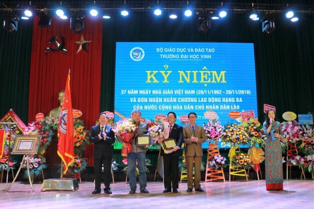 truong dai hoc vinh don nhan huan chuong lao dong hang ba cua nha nuoc lao