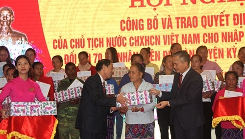 70 cong dan lao vui mung duoc nhap quoc tich viet nam