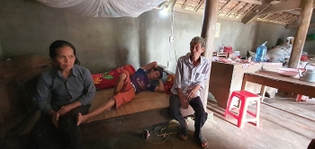 Nghệ An: 17 năm sống chung với căn bệnh viêm cột sống dính khớp vì không có tiền chữa trị