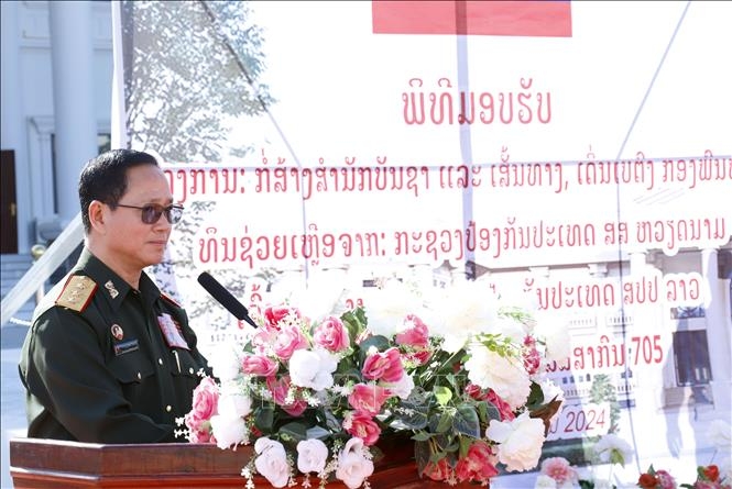 ມອບຮັບໂຄງການກໍ່ສ້າງສຳນັກງານກອງບັນຊາການກອງພົນທະຫານລາບ ທີ 1 - ຂອງຂວັນຂອງກອງທັບ ຫວຽດນາມ ມອບໃຫ້ກອງທັບ ລາວ