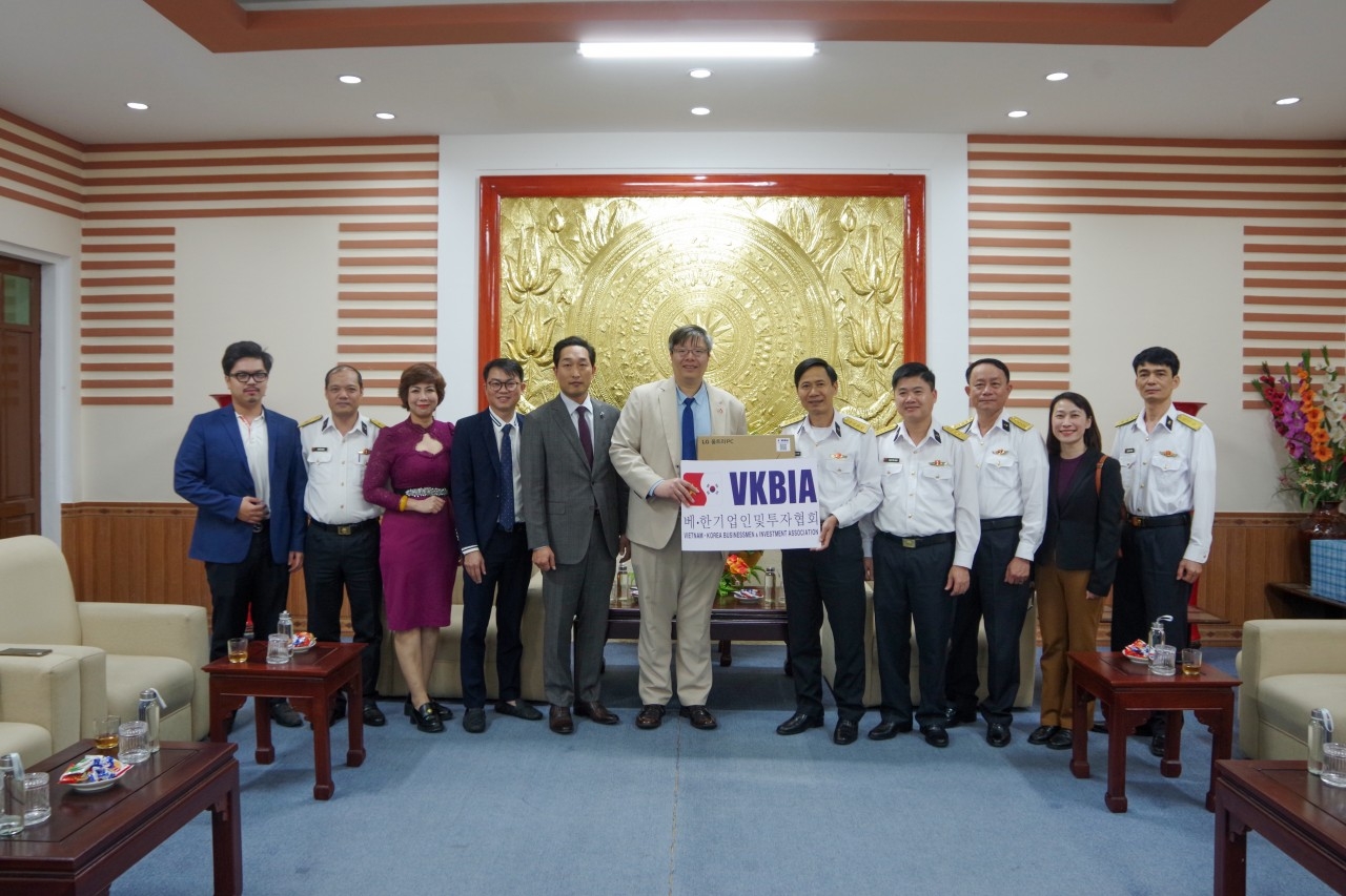 VKBIA ມອບຂອງຂວັນບຸນເຕັດໃຫ້ແກ່ບັນດາທະຫານເຮືອ