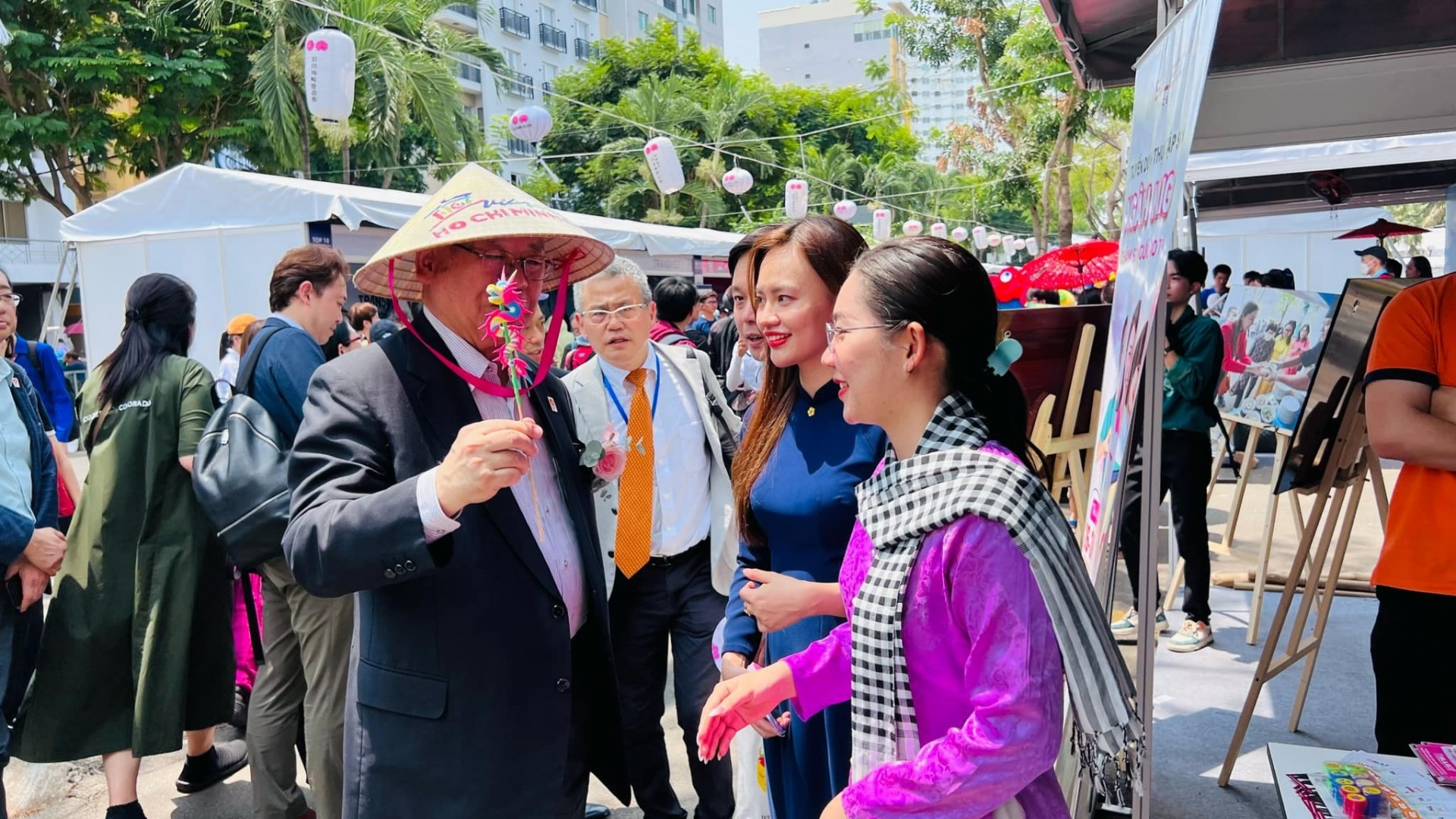 ງານບຸນ ຫວຽດນາມ - ຍີ່ປຸ່ນ 2024: ຍອດປາຖະໜາຢາກຮັດແໜ້ນການພົວພັນມິດຕະພາບທີ່ເປັນມູນເຊື້ອ, ການຮ່ວມມືຂອງສອງປະເທດ ກ່ວາອີກ. ງານບຸນ ຫວຽດນາມ - ຍີ່ປຸ່ນ 2024: ຍອດປາຖະໜາຢາກຮັດແໜ້ນການພົວພັນມິດຕະພາບທີ່ເປັນມູນເຊື້ອ, ການຮ່ວມມືຂອງສອງປະເທດ ກ່ວາອີກ.