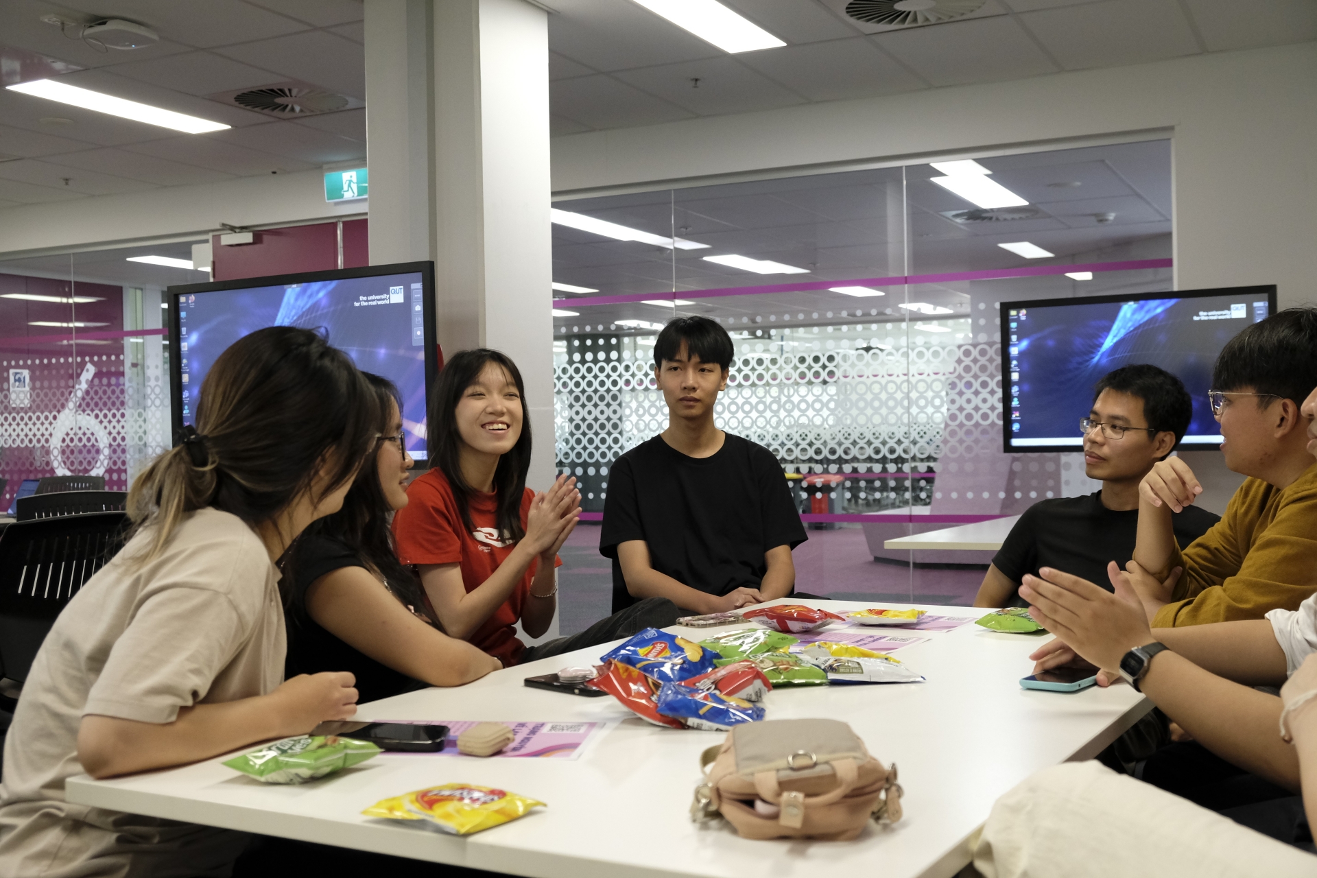 Future Queenslanders: ສະໜອງຄວາມຮູ້, ຄວາມຊຳນິຊຳນານ ໃຫ້ແກ່ນັກສຶກສາຕ່າງປະເທດ ຫວຽດນາມ ໃໝ່ຢູ່ ອົດສະຕາລີ