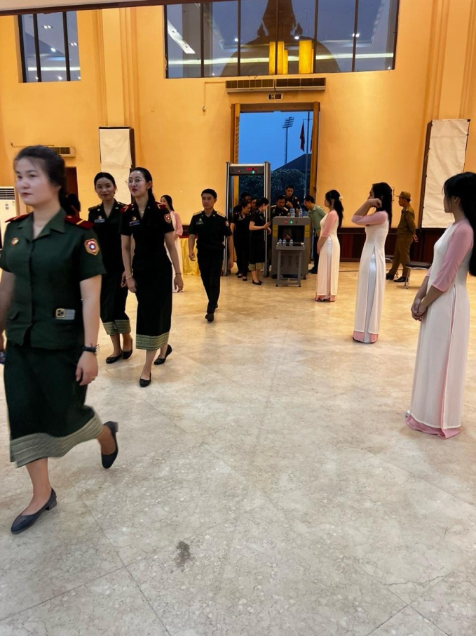 ເວທີສະແດງ ເລຫງອກ "ລຸກຂຶ້ນ" ໃນ "ໃບຮ້ອງຟ້ອງ​ສະບັບ​ທີ 72" ບົນເວທີສະແດງຂອງປະເທດ ລາວ