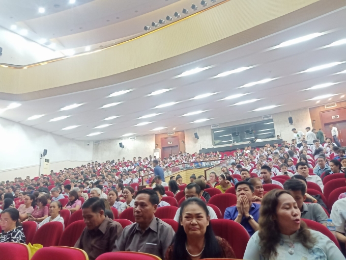ເວທີສະແດງ ເລຫງອກ "ລຸກຂຶ້ນ" ໃນ "ໃບຮ້ອງຟ້ອງ​ສະບັບ​ທີ 72" ບົນເວທີສະແດງຂອງປະເທດ ລາວ