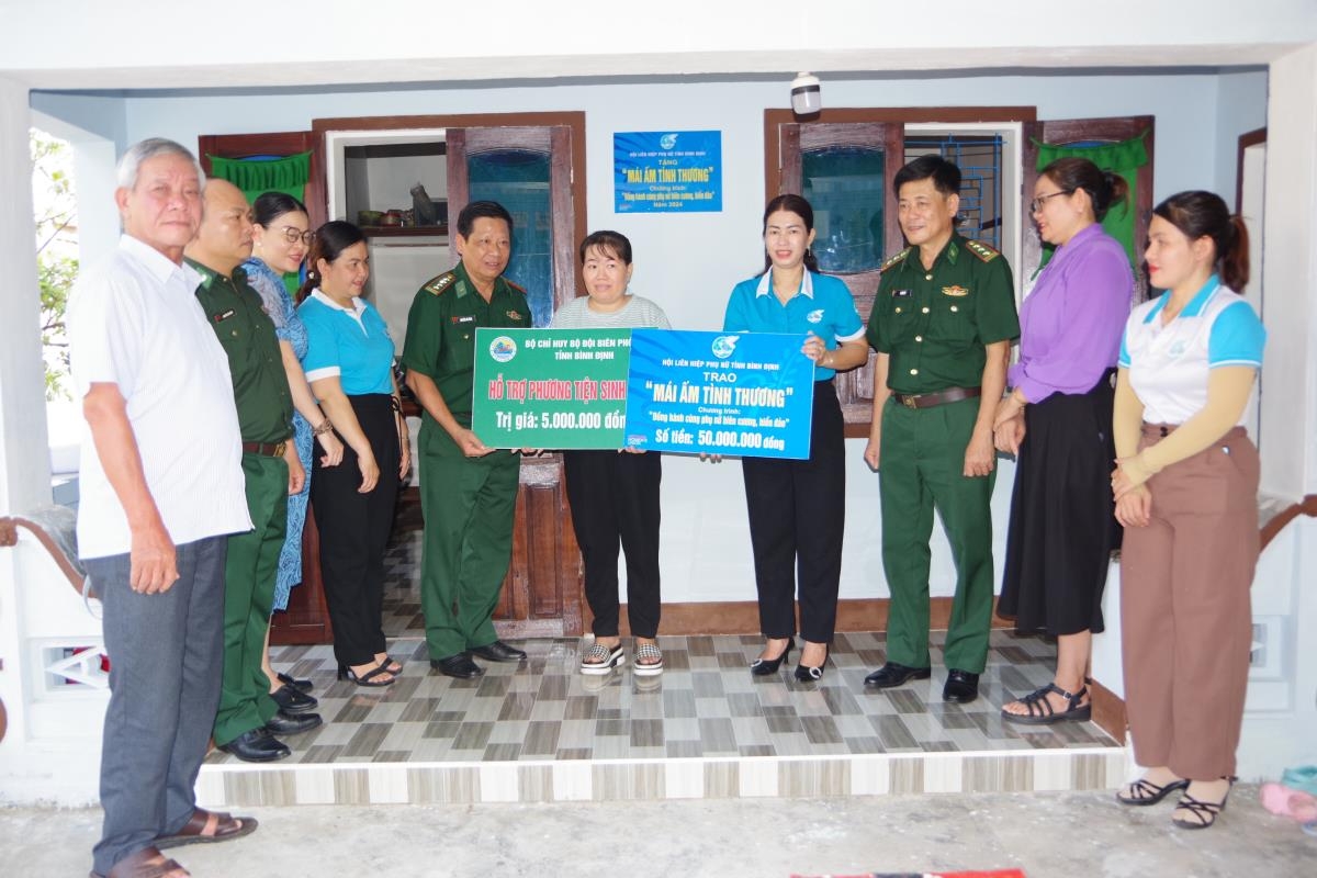ກວດພະຍາດ, ມອບຂອງຂວັນໃຫ້ປະຊາຊົນຢູ່ເຂດຊາຍແດນ ກວດພະຍາດ, ມອບຂອງຂວັນໃຫ້ປະຊາຊົນຢູ່ເຂດຊາຍແດນ