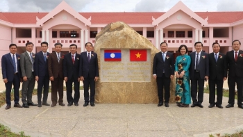 ຫວຽດນາມ ມອບຮັບໂຄງການກໍ່ສ້າງໂຮງຮຽນມັດທະຍົມສົມບູນເມືອງ ຫົວເມືອງ ໃຫ້ ລາວ