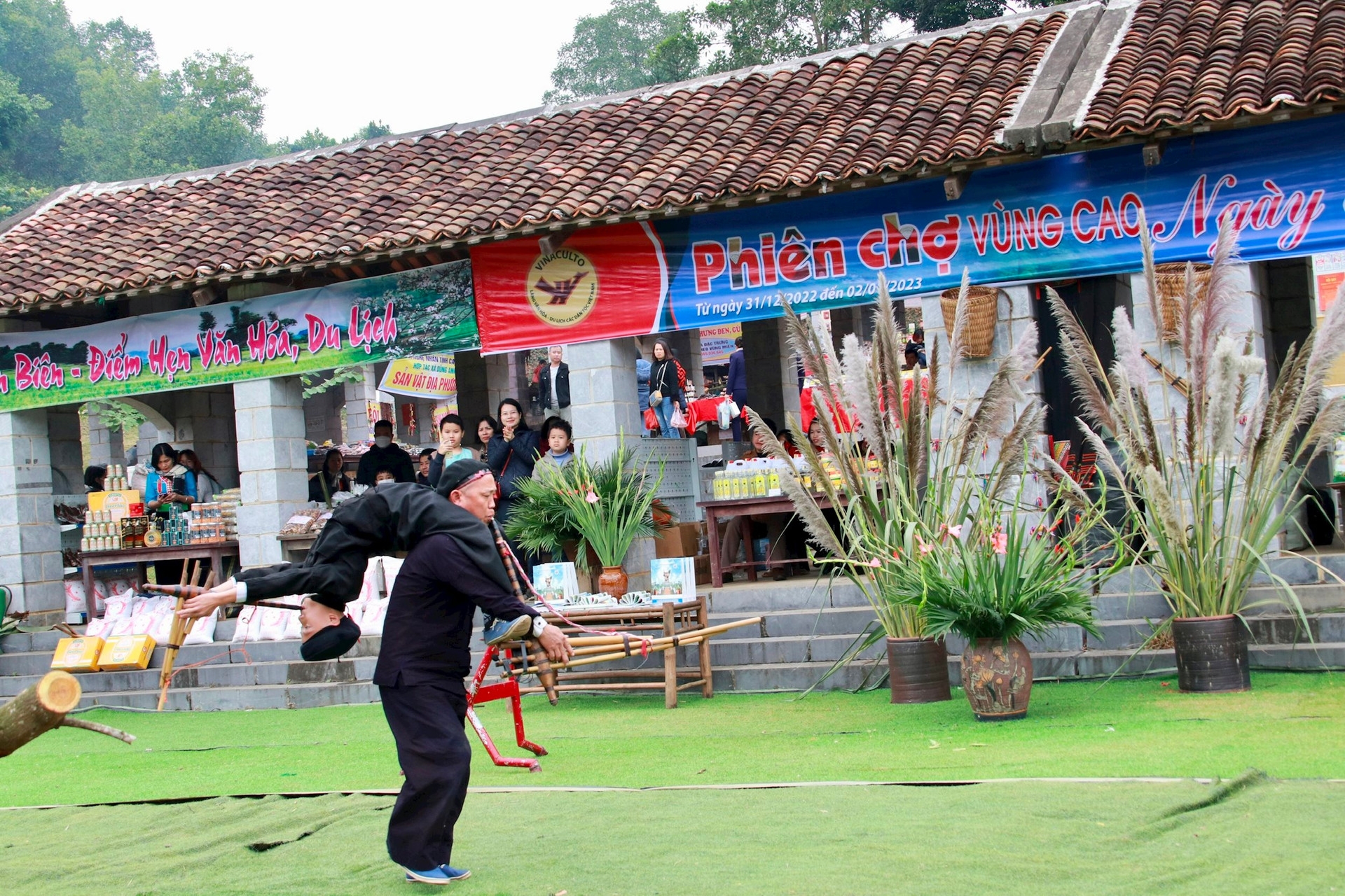 ເອກະລັກພິເສດ 'ຕະຫຼາດນັດ - ຕ້ອນຮັບປີໃໝ່ 2024'