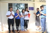 ນັກສຶກສາ ສິງກະໂປ ແລະ ຊາວໜຸ່ມ ເບັ໋ນແຈ່ ຮ່ວມມືກັນແປງຫ້ອງຮຽນໃຫ້ນັກຮຽນ