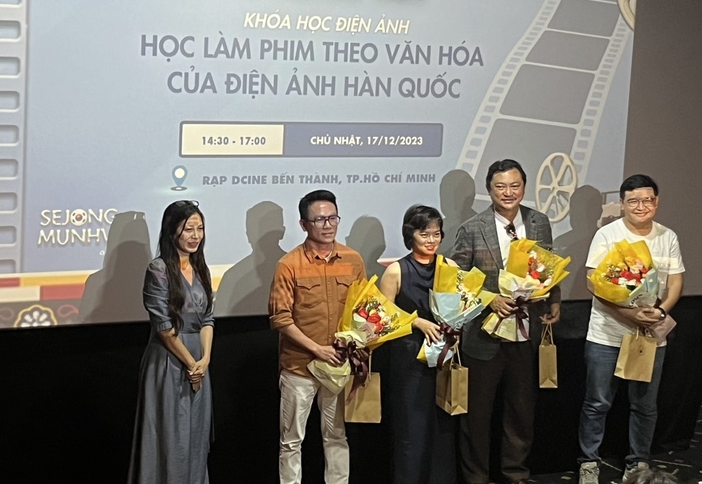 ແນະນຳວັດທະນະທຳຮູບເງົາຂອງ ສ ເກົາຫຼີ ເຖິງຊາວໜຸ່ມ ຫວຽດນາມ