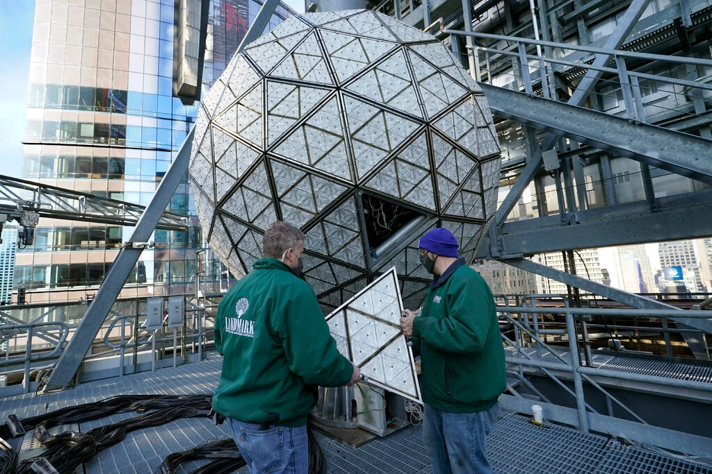 Workers this week installed Waterford Crystal triangles on the Times Square ball. (Photo: Associated Press) 3100 merlin 181704330 2cfe5497 2f09 4052 ba4a e59fbaed2fde jumbo