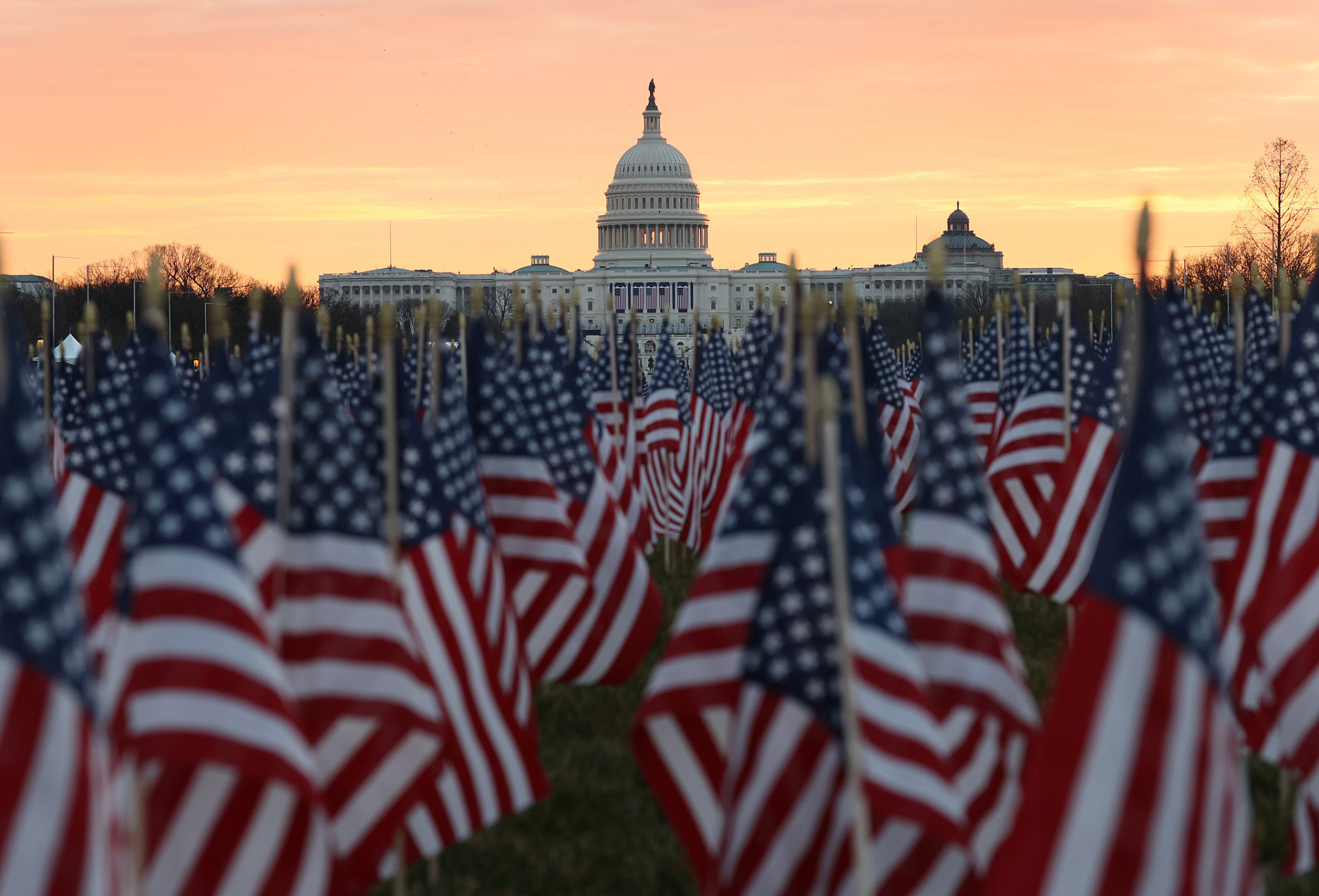 191,500 U.S flags have seen covering part of the National Mall to represent the American people who are unable to travel to Washington, D.C., for the inauguration, January 18, 2021. /CFP 3336 fb961c79c0144887bfbd917560b6e45a