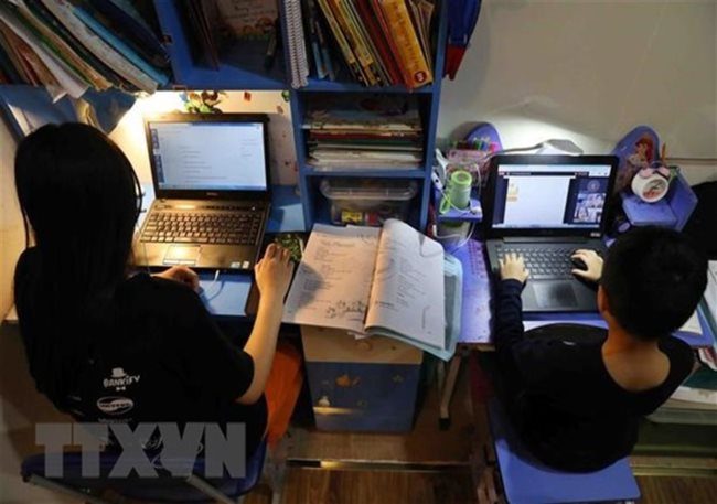 Students study online. The HCMC government today, February 14, made a decision allowing students to continue staying home until the end of February to prevent the spread of Covid-19 - PHOTO: VNA 4311 cfcf1 students1