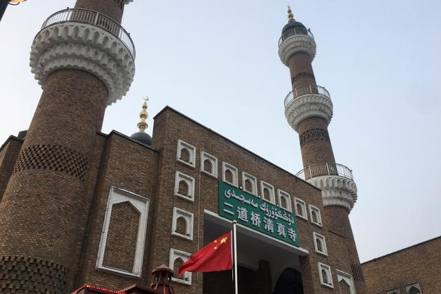 The Chinese national flag flies outside the mosque at the Xinjiang International Grand Bazar during a government organised trip in Urumqi, Xinjiang Uighur Autonomous Region, China, January 3, 2019. REUTERS/Ben Blanchard/File Photo 1535 image