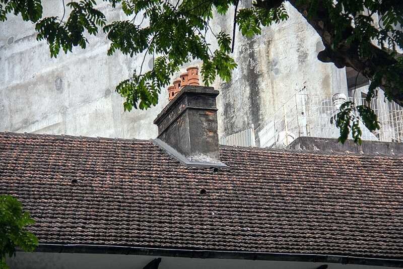 The roof and chimney of old French villas. Photo: Baoxaydung The roof and chimney of old French villas. Photo: Baoxaydung