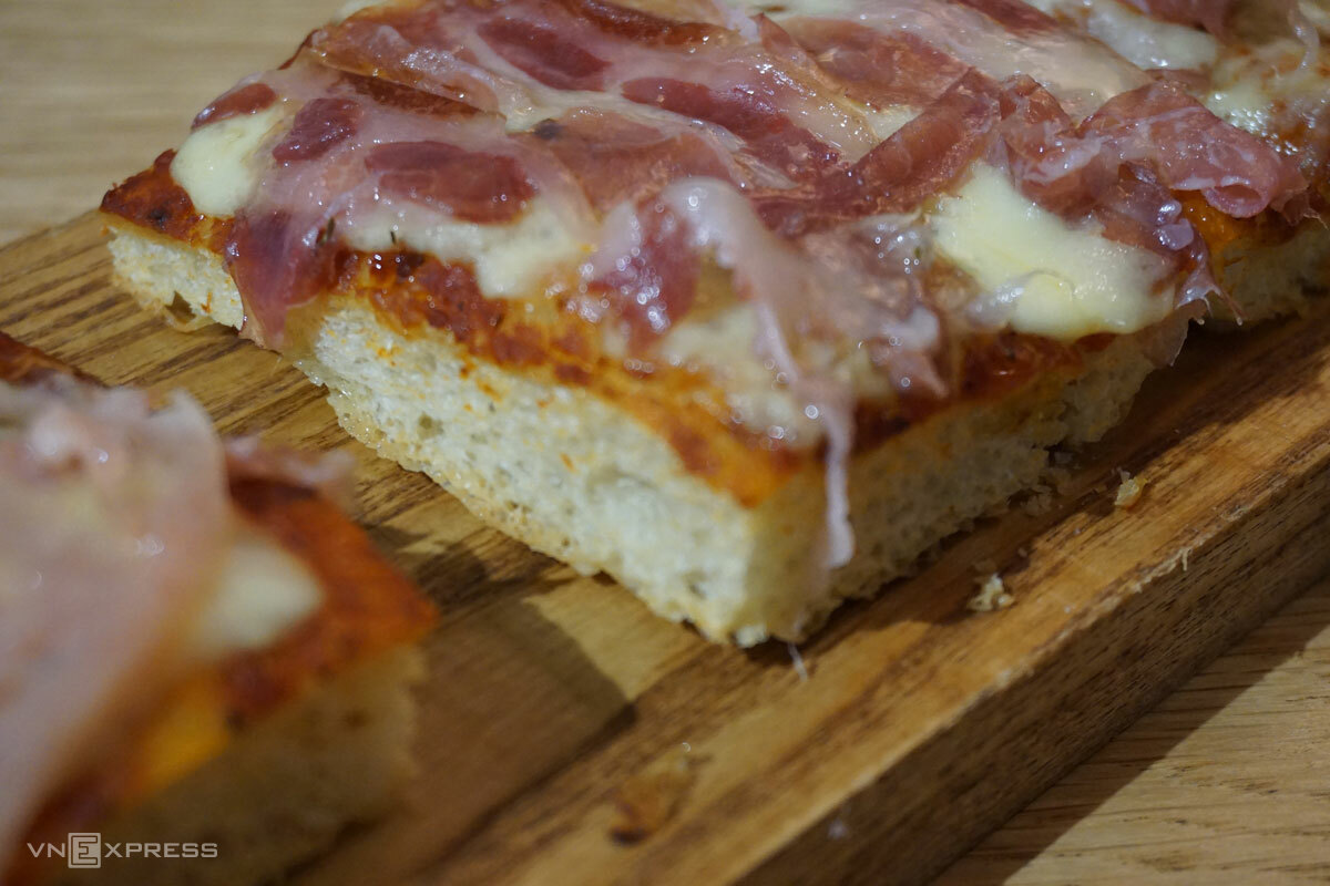 Pizza with ketchup: Vietnamese's way of eating pizza surprises Italian chef 2743-cover-3633-1614854916