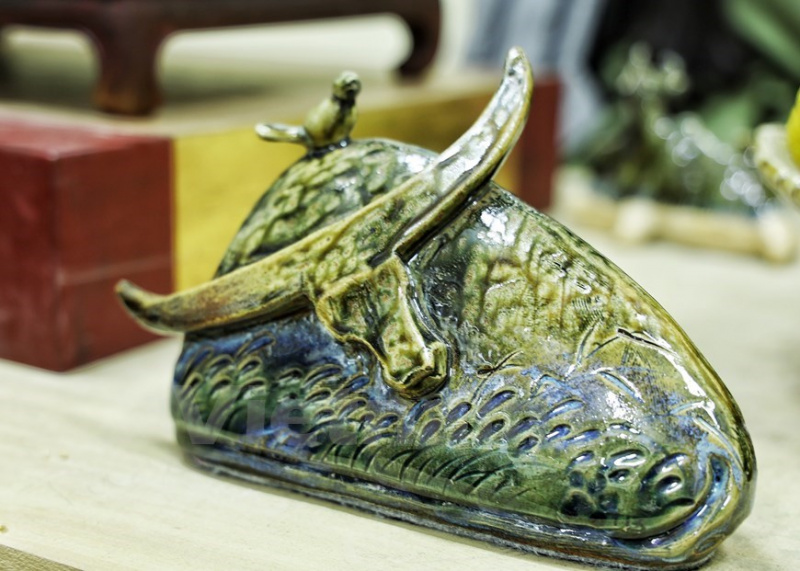 Vietnamese artisan features traditional culture through ceramic buffalo sculptures 2800-6f342c80f8e86a25c38473371526d244
