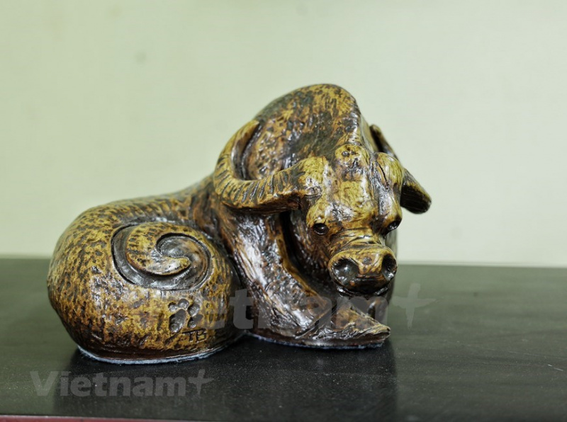 Vietnamese artisan features traditional culture through ceramic buffalo sculptures 2905-ae11745839af5f12702f40f005b568a0