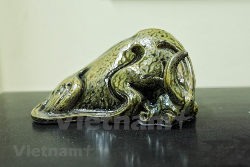 Vietnamese artisan features traditional culture through ceramic buffalo sculptures 2943-c9eaf61e2c4a511f88dd9b771b7b55b9