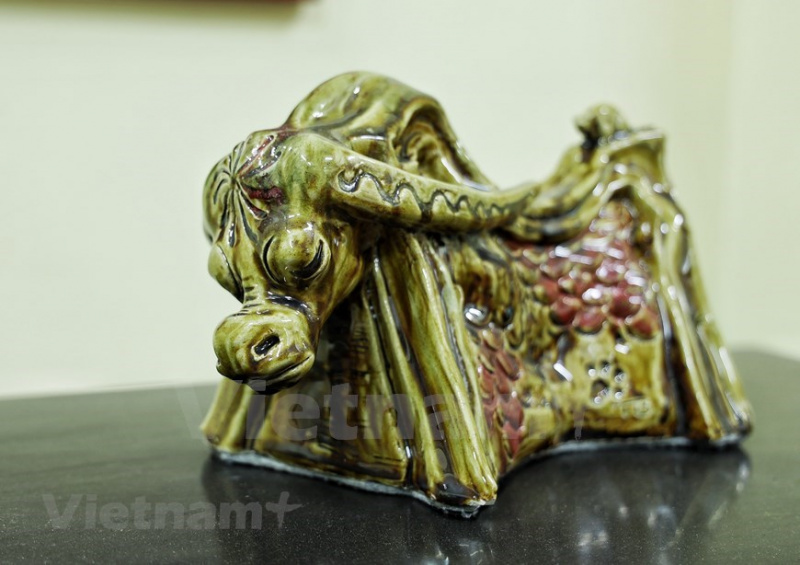 Vietnamese artisan features traditional culture through ceramic buffalo sculptures 3031-1bf6633aa23924b1aa9ab5461eefce05