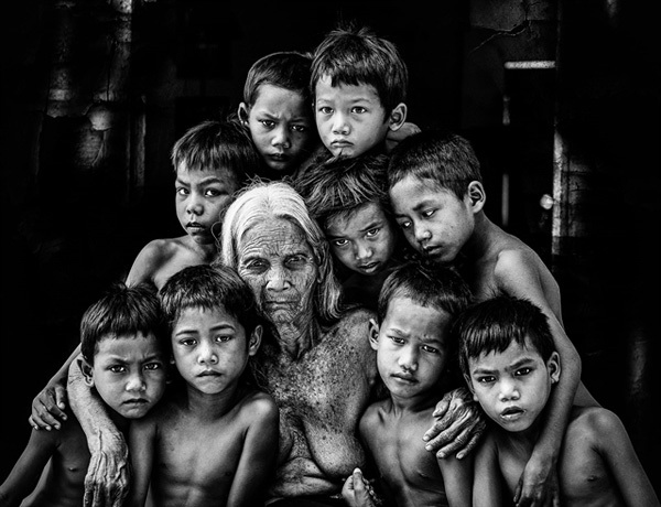 Những Thiên Thần Tây Nguyên (The Angels of the Central Highlands) by Ninh Manh Thang won two gold medals and received an honourable mention at the Three Country Grand Circuit 2020 international photo contest. Photo courtesy of the artist 2352-vietnamese-photographer-award-at-international-contest