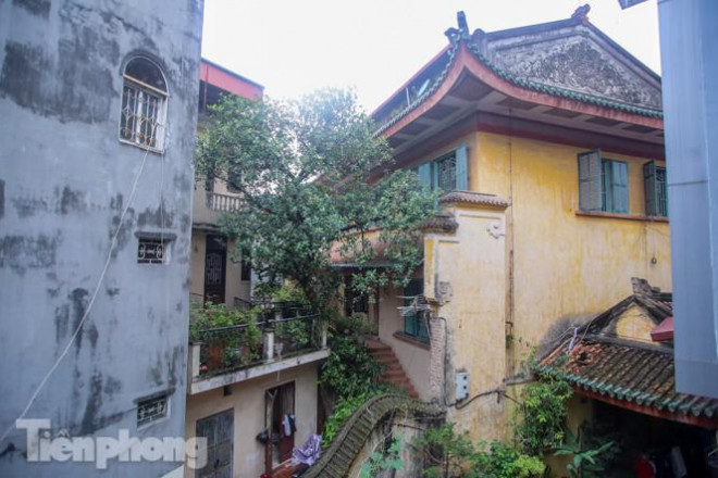 The old French mansion of Emperor Bao Day, the last king of the Nguyen dynasty, is located in an alley on Ngoc Ha Street (Ba Dinh, Hanoi). (Photo: Tien Phong) 5740-1615910389-4c9e7f421097aa1ff47fa80e7badfd58