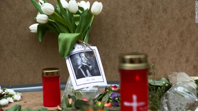 UK pay tribute for Prince Philip (Photo: CNN) UK pay tribute for Prince Philip (Photo: CNN)