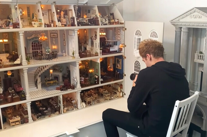 Two Youtubers, who come from London, use their professional photography skills to take several shoots of door house that modeled the 18th century mansion style in Clapham Common, South London. They posted them in the Internet with the rent of $100 per night. Photo: VnExpress Two Youtubers, who come from London, use their professional photography skills to take several shoots of door house that modeled the 18th century mansion style in Clapham Common, South London. They posted them in the Internet with the rent of $100 per night. Photo: VnExpress