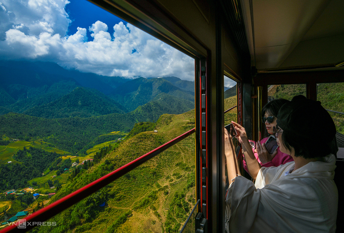 Lao Cai is the destination that many Hanoi tourists choose to go with family groups, while Ho Chi Minh City tourists tend to follow a group of friends, or tours organized by travel companies. Photo: Kieu Duong Lao Cai is the destination that many Hanoi tourists choose to go with family groups, while Ho Chi Minh City tourists tend to follow a group of friends, or tours organized by travel companies. Photo: Kieu Duong