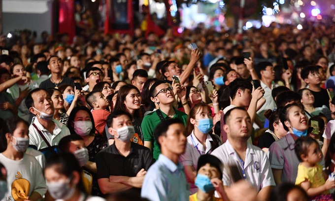 People gather at the opening ceremony of Sam Son beach tourism festival in Thanh Hoa Province, April 24, 2021. Photo by VnExpress/Le Hoang. People gather at the opening ceremony of Sam Son beach tourism festival in Thanh Hoa Province, April 24, 2021. Photo by VnExpress/Le Hoang.