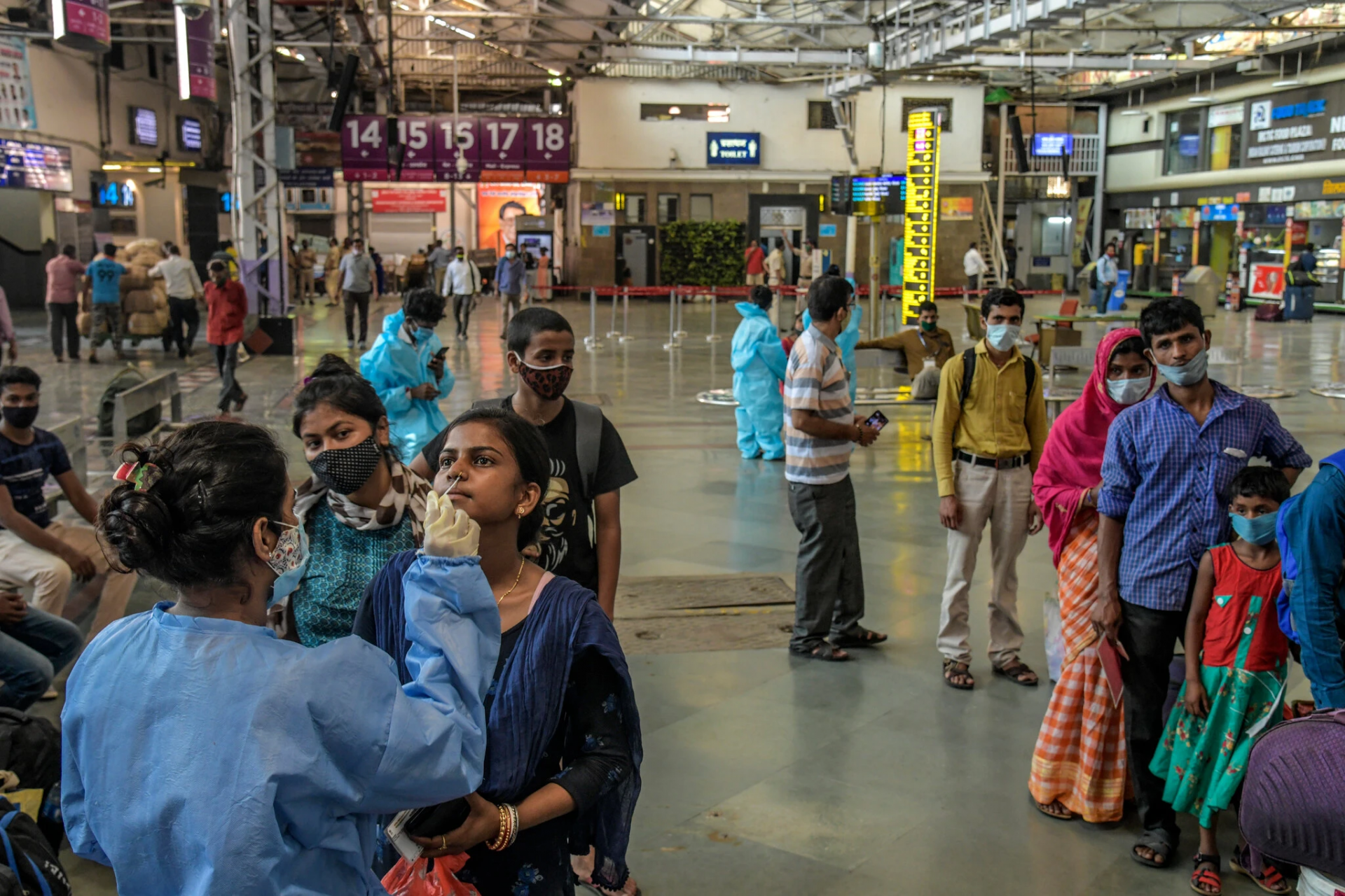 Health workers testing recent arrivals at a train station in Mumbai earlier this month. (Photo: New York Times) Health workers testing recent arrivals at a train station in Mumbai earlier this month. (Photo: New York Times)