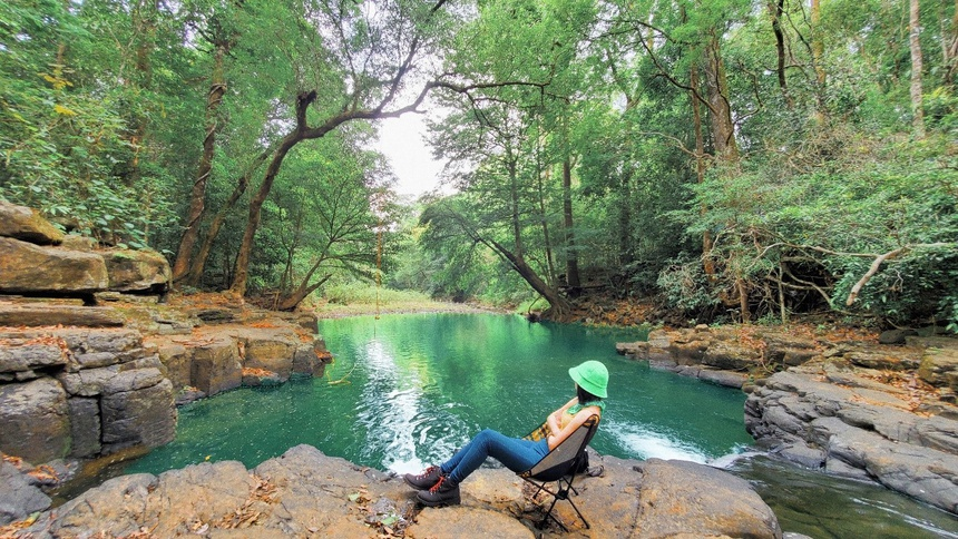 When you walk through the primeval forest, remember to breathe in the fresh atmosphere. It will help you feel more relaxed and your mind becomes more peaceful. (Photo: ZingNews) When you walk through the primeval forest, remember to breathe in the fresh atmosphere. It will help you feel more relaxed and your mind becomes more peaceful. (Photo: ZingNews)