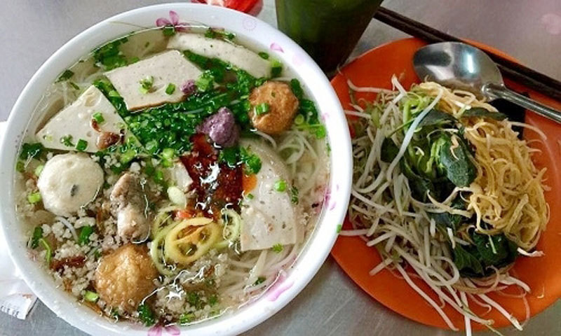 A bowl of delicious Bun moc served by the restaurants (Photo: VnExpress) A bowl of delicious Bun moc served by the restaurants (Photo: VnExpress)