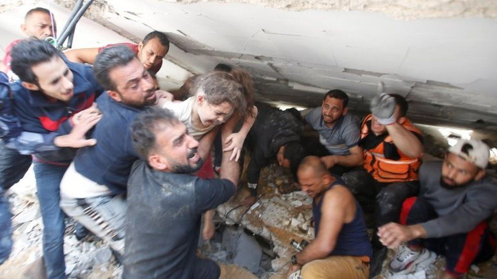 Suzy, six, was rescued from rubble in Gaza City on Sunday, but five members of her family died (Photo: Reuters) Suzy, six, was rescued from rubble in Gaza City on Sunday, but five members of her family died (Photo: Reuters)