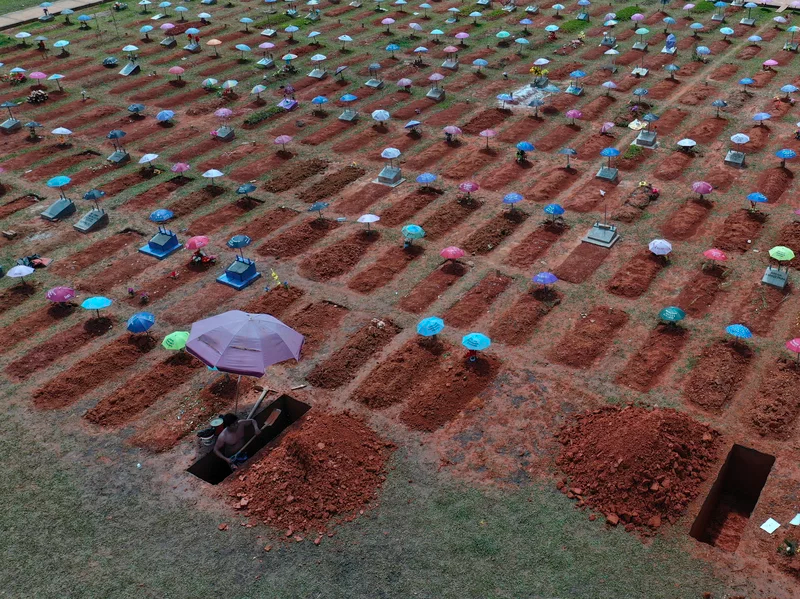 A worker digs a grave in the San Juan Bautista cemetery in Iquitos, Peru, amid the coronavirus pandemic. Photo: AP A worker digs a grave in the San Juan Bautista cemetery in Iquitos, Peru, amid the coronavirus pandemic. Photo: AP