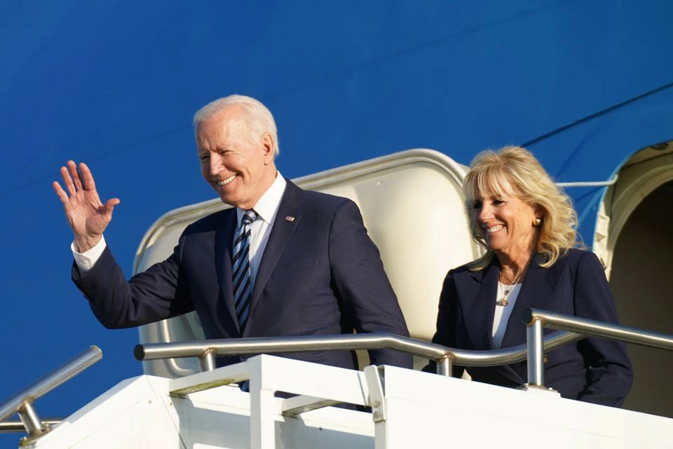 U.S. President Joe Biden and first lady Jill Biden disembark from Air Force One as they arrive at RAF Mildenhall ahead of the G7 Summit, near Mildenhall, Britain June 9, 2021. REUTERS/Kevin Lamarque U.S. President Joe Biden and first lady Jill Biden disembark from Air Force One as they arrive at RAF Mildenhall ahead of the G7 Summit, near Mildenhall, Britain June 9, 2021. REUTERS/Kevin Lamarque